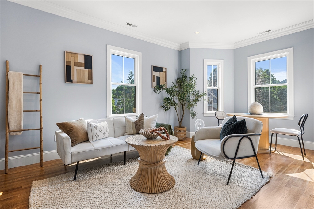 13 Meehan St, Boston, Massachusetts, 2 Bedrooms Bedrooms, 6 Rooms Rooms,1 BathroomBathrooms,Residential,For Sale,Meehan St,73545263
