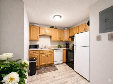 800 County St, Taunton, Massachusetts, 2 Bedrooms Bedrooms, 4 Rooms Rooms,1 BathroomBathrooms,Residential Lease,For Rent,County St,73545266