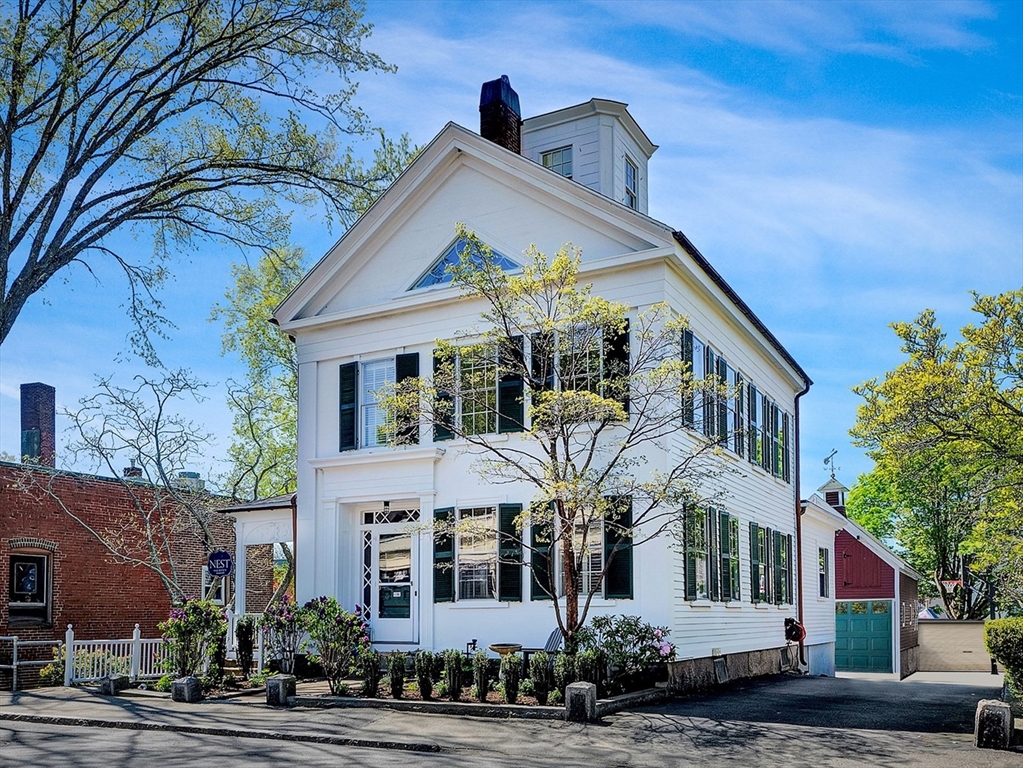 21 Union St, Manchester, Massachusetts, 5 Bedrooms Bedrooms, 8 Rooms Rooms,4.5 BathroomsBathrooms,Residential Lease,For Rent,Union St,73545120