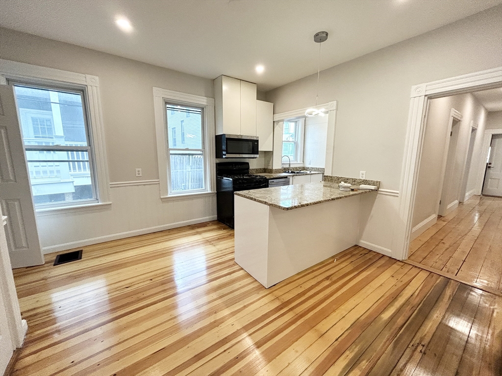 12 Buttonwood, Boston, Massachusetts, 4 Bedrooms Bedrooms, 6 Rooms Rooms,1 BathroomBathrooms,Residential Lease,For Rent,Buttonwood,73200846