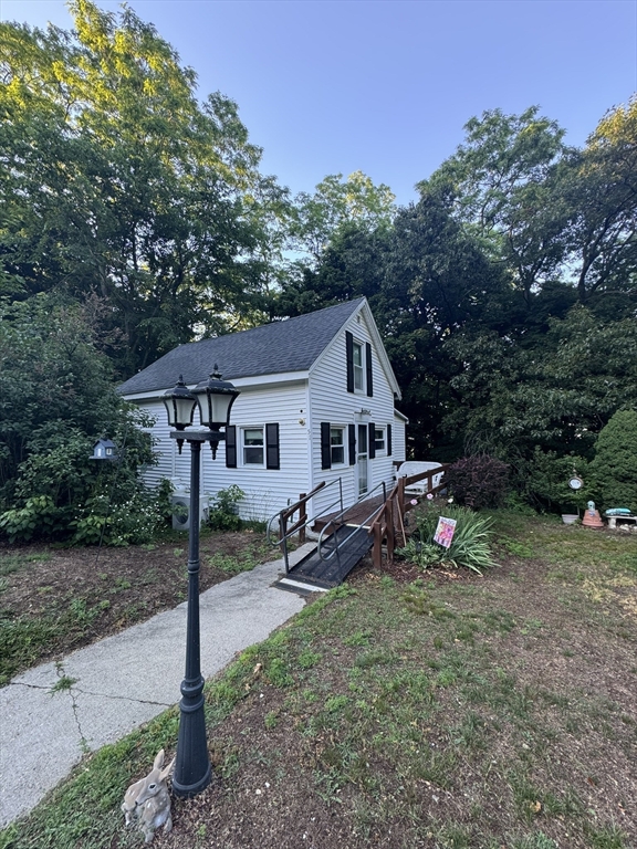51 Powder House Ave, Haverhill, Massachusetts, 2 Bedrooms Bedrooms, 4 Rooms Rooms,1 BathroomBathrooms,Residential,For Sale,Powder House Ave,73545154