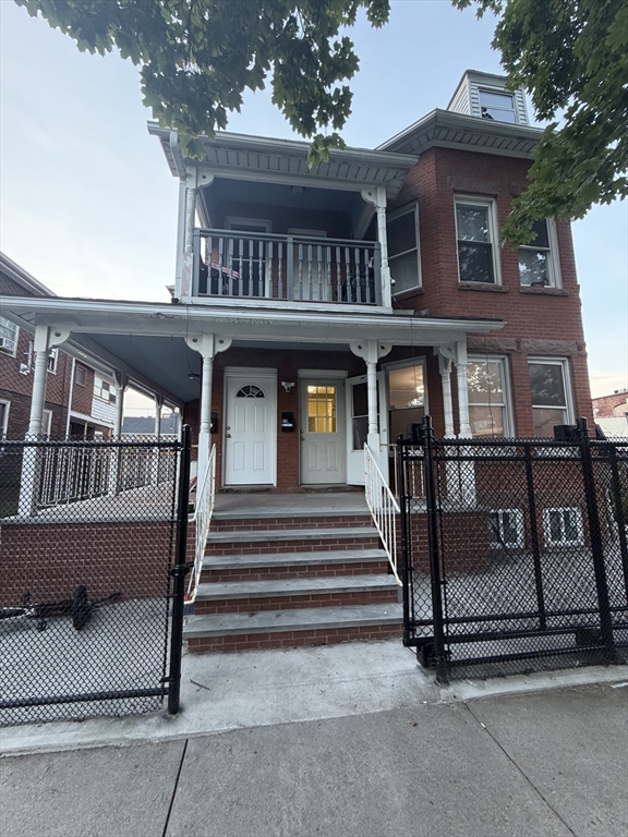 18-20 Fremont, Springfield, Massachusetts, 2 Bedrooms Bedrooms, 5 Rooms Rooms,1 BathroomBathrooms,Residential Lease,For Rent,Fremont,73545291