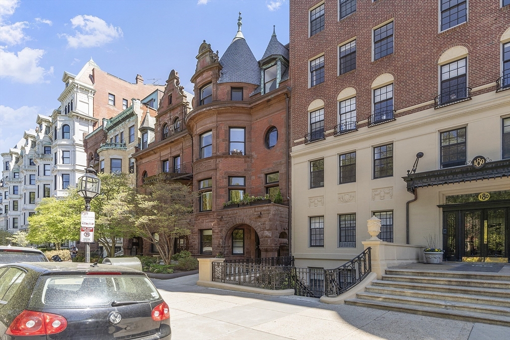 178 Commonwealth Ave, Boston, Massachusetts, 2 Bedrooms Bedrooms, 5 Rooms Rooms,2 BathroomsBathrooms,Residential,For Sale,Commonwealth Ave,73545292