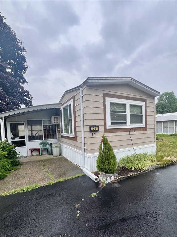 20 Madeline Street, Wareham, Massachusetts, 2 Bedrooms Bedrooms, 4 Rooms Rooms,1 BathroomBathrooms,Residential,For Sale,Madeline Street,73545310