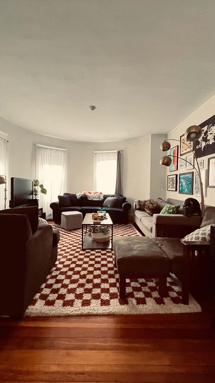 75 Foster Street, Boston, Massachusetts, 2 Bedrooms Bedrooms, 5 Rooms Rooms,1 BathroomBathrooms,Residential Lease,For Rent,Foster Street,73545320