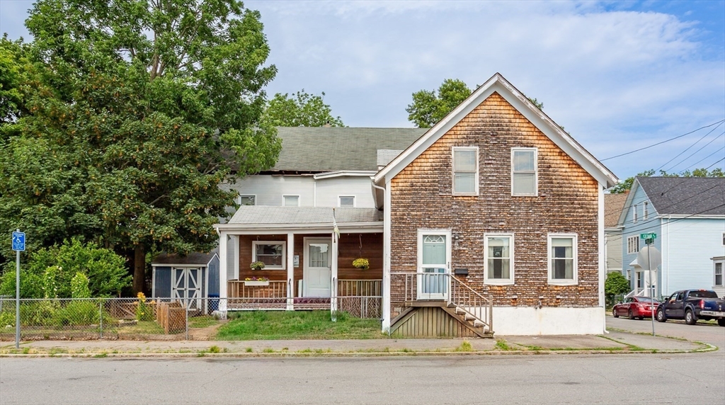 248 Cedar St, New Bedford, Massachusetts, 3 Bedrooms Bedrooms, 7 Rooms Rooms,2 BathroomsBathrooms,Residential,For Sale,Cedar St,73545334