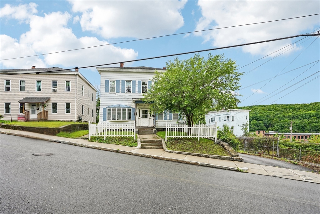 25 Beech St, Fitchburg, Massachusetts, 8 Bedrooms Bedrooms, 17 Rooms Rooms,3 BathroomsBathrooms,Residential Income,For Sale,Beech St,73545344