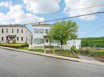25 Beech St, Fitchburg, Massachusetts, 8 Bedrooms Bedrooms, 17 Rooms Rooms,3 BathroomsBathrooms,Residential Income,For Sale,Beech St,73545344