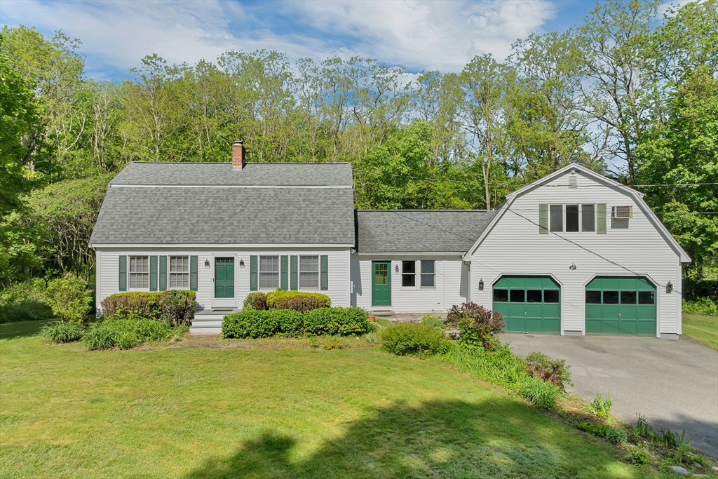 1 Muddy Pond, Kensington, New Hampshire, 3 Bedrooms Bedrooms, 7 Rooms Rooms,2.5 BathroomsBathrooms,Residential,For Sale,Muddy Pond,73545355