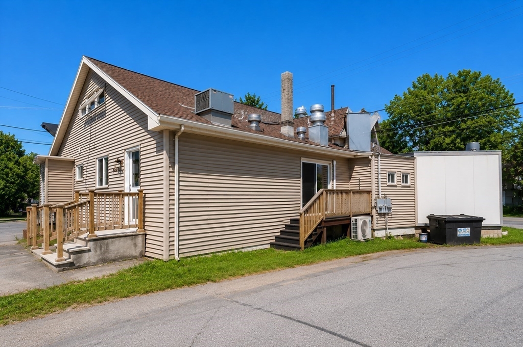 6 Seaview Ave, Fairhaven, Massachusetts, 3 Bedrooms Bedrooms, 6 Rooms Rooms,1.5 BathroomsBathrooms,Residential Lease,For Rent,Seaview Ave,73545353