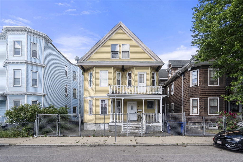 87 Hamilton St, Boston, Massachusetts, 8 Bedrooms Bedrooms, 18 Rooms Rooms,3 BathroomsBathrooms,Residential Income,For Sale,Hamilton St,73545356