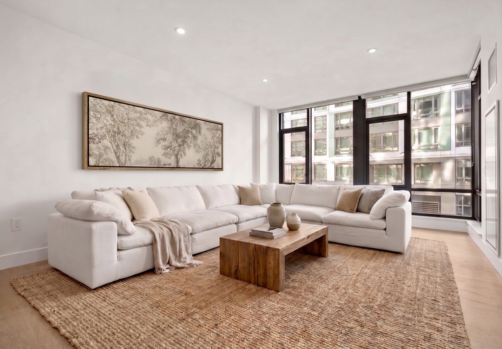 40 Traveler St, Boston, Massachusetts, 1 Bedroom Bedrooms, 3 Rooms Rooms,1 BathroomBathrooms,Residential,For Sale,Traveler St,73545373