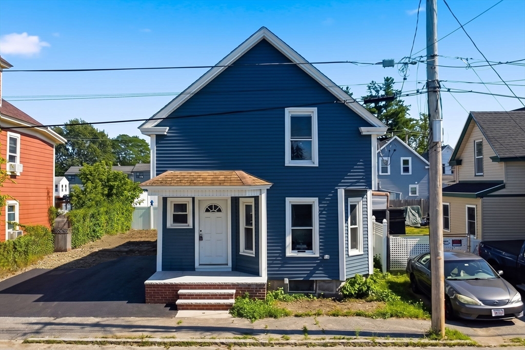 37 Campaw St, Lowell, Massachusetts, 4 Bedrooms Bedrooms, 8 Rooms Rooms,2 BathroomsBathrooms,Residential,For Sale,Campaw St,73545303