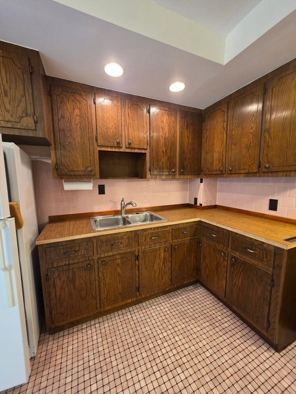 145 Suffolk, Fall River, Massachusetts, 2 Bedrooms Bedrooms, 5 Rooms Rooms,1 BathroomBathrooms,Residential Lease,For Rent,Suffolk,73545360