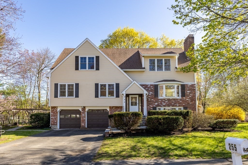 255 Worthen Rd East, Lexington, Massachusetts, 5 Bedrooms Bedrooms, 10 Rooms Rooms,5 BathroomsBathrooms,Residential,For Sale,Worthen Rd East,73545381