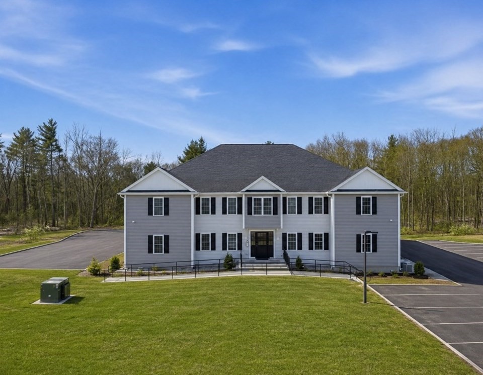 204 Central Street, Avon, Massachusetts, 1 Bedroom Bedrooms, 3 Rooms Rooms,1 BathroomBathrooms,Residential Lease,For Rent,Central Street,73545507