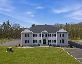 204 Central Street, Avon, Massachusetts, 1 Bedroom Bedrooms, 3 Rooms Rooms,1 BathroomBathrooms,Residential Lease,For Rent,Central Street,73545507