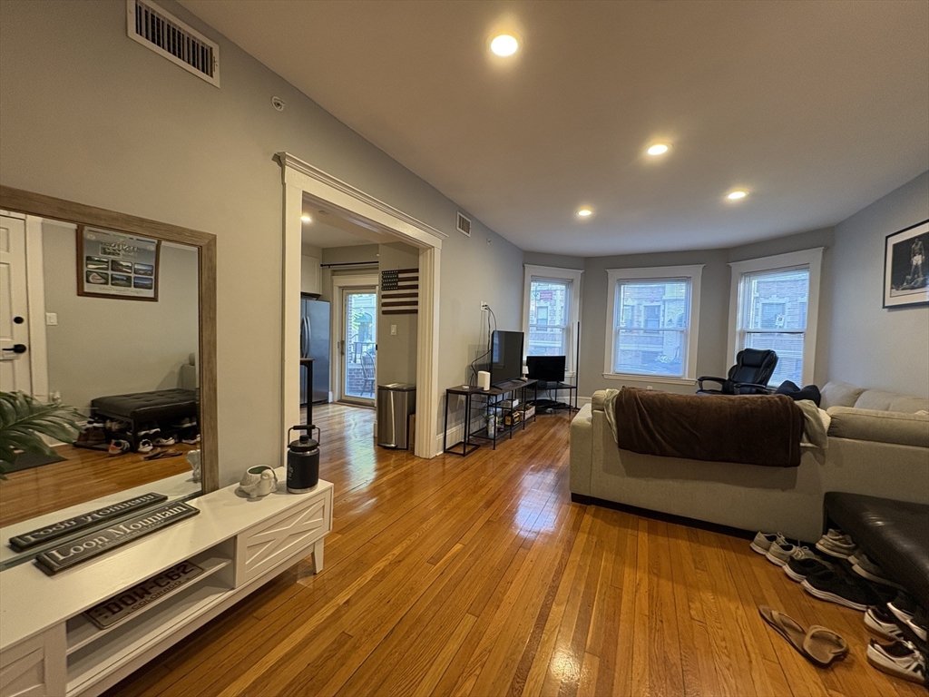 190 Kelton, Boston, Massachusetts, 4 Bedrooms Bedrooms, 6 Rooms Rooms,2 BathroomsBathrooms,Residential Lease,For Rent,Kelton,73536188