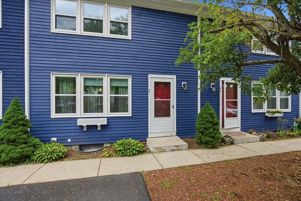 31 Dublin Ct, Amesbury, Massachusetts, 2 Bedrooms Bedrooms, 4 Rooms Rooms,1 BathroomBathrooms,Residential,For Sale,Dublin Ct,73528094