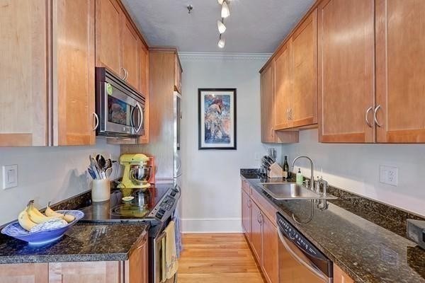 61 Park Dr, Boston, Massachusetts, 2 Bedrooms Bedrooms, 4 Rooms Rooms,1 BathroomBathrooms,Residential Lease,For Rent,Park Dr,73496563