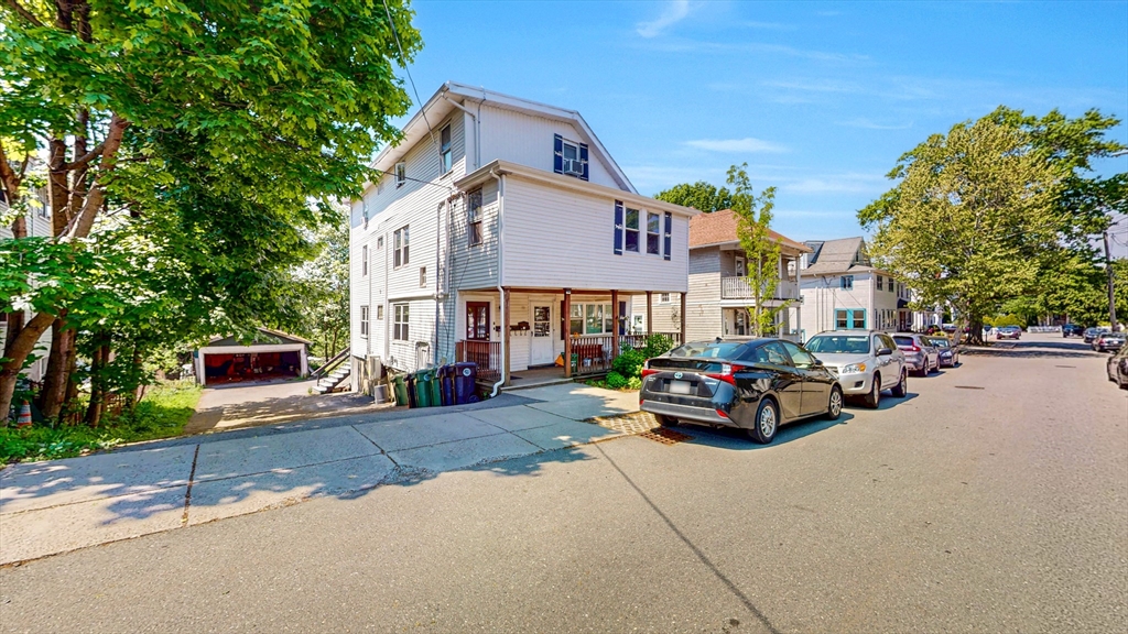 29 Fifield St, Watertown, Massachusetts, 4 Bedrooms Bedrooms, 9 Rooms Rooms,1 BathroomBathrooms,Residential Lease,For Rent,Fifield St,73527480