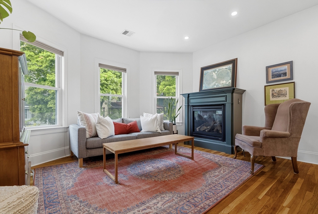 46 Symmes, Boston, Massachusetts, 4 Bedrooms Bedrooms, 8 Rooms Rooms,2.5 BathroomsBathrooms,Residential,For Sale,Symmes,73521271
