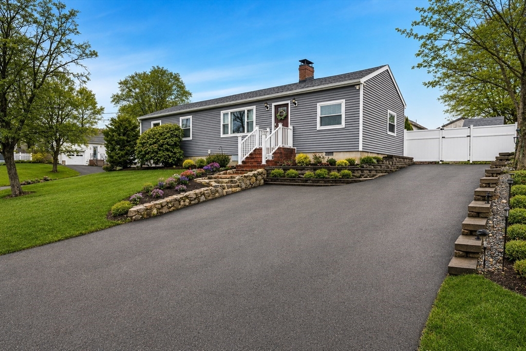 6 Janice Road, Stoughton, Massachusetts, 3 Bedrooms Bedrooms, 6 Rooms Rooms,2 BathroomsBathrooms,Residential,For Sale,Janice Road,73520965