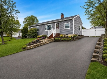 6 Janice Road, Stoughton, Massachusetts, 3 Bedrooms Bedrooms, 6 Rooms Rooms,2 BathroomsBathrooms,Residential,For Sale,Janice Road,73520965