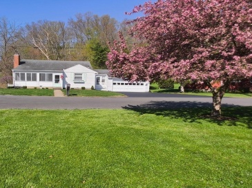 2 Boivin Ave, Ware, Massachusetts, 2 Bedrooms Bedrooms, 2 Rooms Rooms,1.5 BathroomsBathrooms,Residential,For Sale,Boivin Ave,73519970