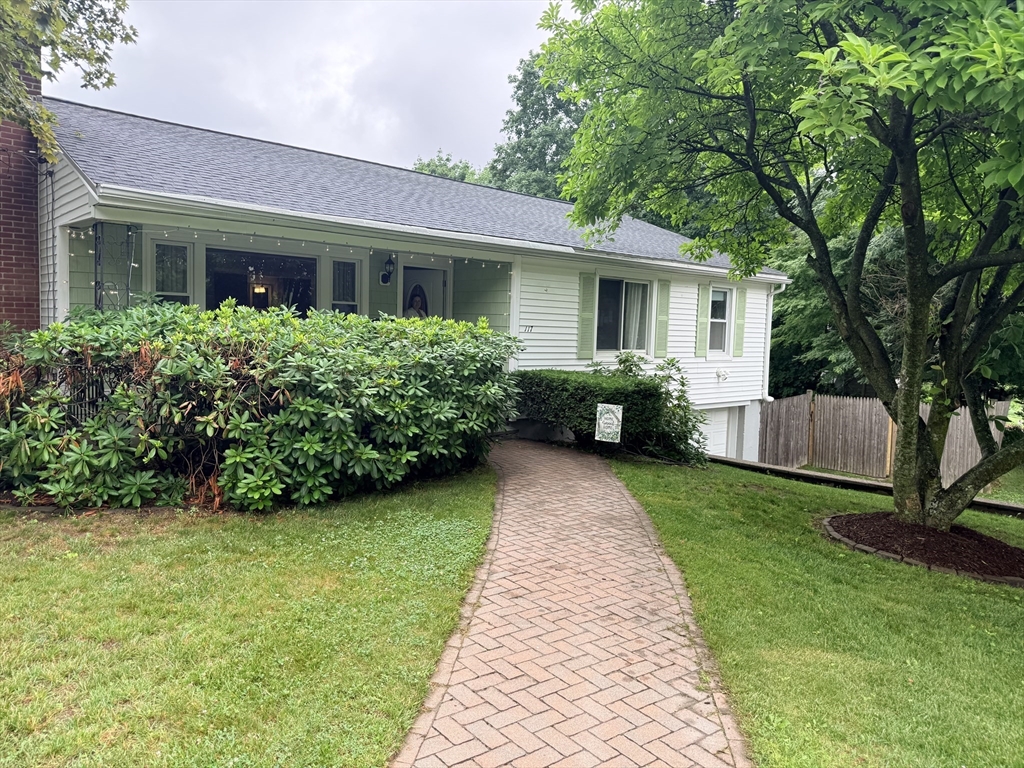 117 Longmeadow Ave, Worcester, Massachusetts, 3 Bedrooms Bedrooms, 7 Rooms Rooms,1.5 BathroomsBathrooms,Residential,For Sale,Longmeadow Ave,73545559