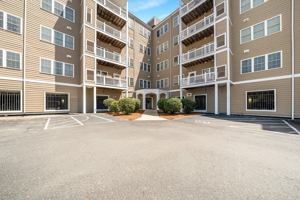 8 Walnut St, Peabody, Massachusetts, 1 Bedroom Bedrooms, 3 Rooms Rooms,1 BathroomBathrooms,Residential,For Sale,Walnut St,73545582