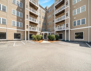 8 Walnut St, Peabody, Massachusetts, 1 Bedroom Bedrooms, 3 Rooms Rooms,1 BathroomBathrooms,Residential,For Sale,Walnut St,73545582