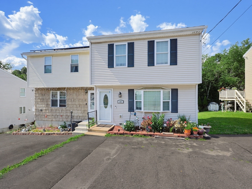 17 Bolton St, Worcester, Massachusetts, 2 Bedrooms Bedrooms, 4 Rooms Rooms,1.5 BathroomsBathrooms,Residential,For Sale,Bolton St,73545588