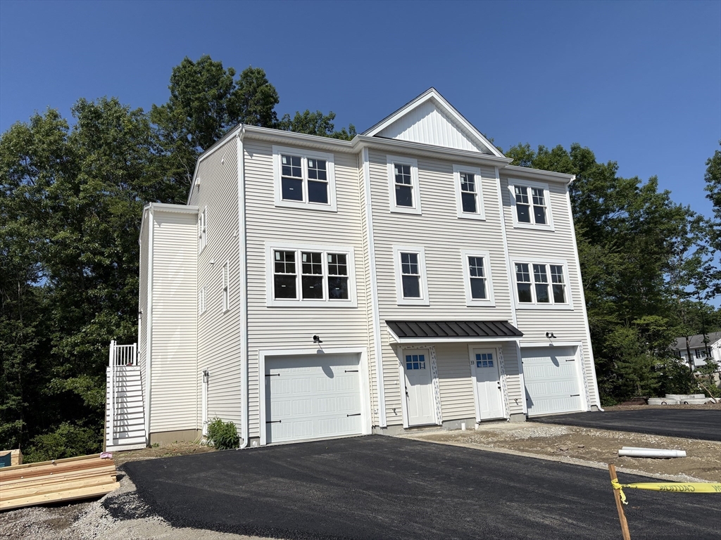 31 Danielle's Way, Worcester, Massachusetts, 3 Bedrooms Bedrooms, 6 Rooms Rooms,2.5 BathroomsBathrooms,Residential,For Sale,Danielle's Way,73545572