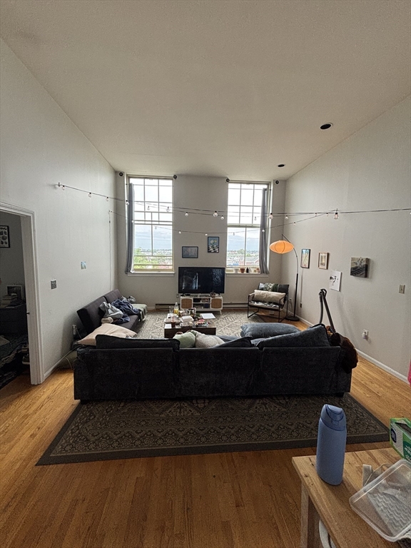 350 W Fourth, Boston, Massachusetts, 3 Bedrooms Bedrooms, 7 Rooms Rooms,1 BathroomBathrooms,Residential Lease,For Rent,W Fourth,73545635