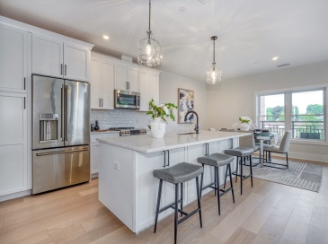 62 Foundry St, Wakefield, Massachusetts, 2 Bedrooms Bedrooms, 5 Rooms Rooms,2 BathroomsBathrooms,Residential,For Sale,Foundry St,73545414
