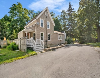 2 California Ln, Amesbury, Massachusetts, 3 Bedrooms Bedrooms, 5 Rooms Rooms,1 BathroomBathrooms,Residential,For Sale,California Ln,73545643