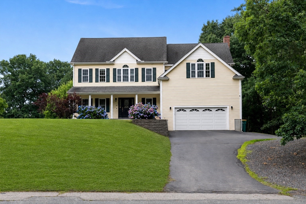 670 Hickory Rd, North Attleboro, Massachusetts, 4 Bedrooms Bedrooms, 8 Rooms Rooms,2.5 BathroomsBathrooms,Residential,For Sale,Hickory Rd,73541577