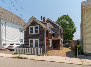 7 Derby St, Gloucester, Massachusetts, 2 Bedrooms Bedrooms, 5 Rooms Rooms,2 BathroomsBathrooms,Residential Lease,For Rent,Derby St,73545649