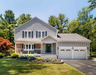 9 Waverly Drive, Andover, Massachusetts, 4 Bedrooms Bedrooms, 10 Rooms Rooms,2.5 BathroomsBathrooms,Residential,For Sale,Waverly Drive,73545659