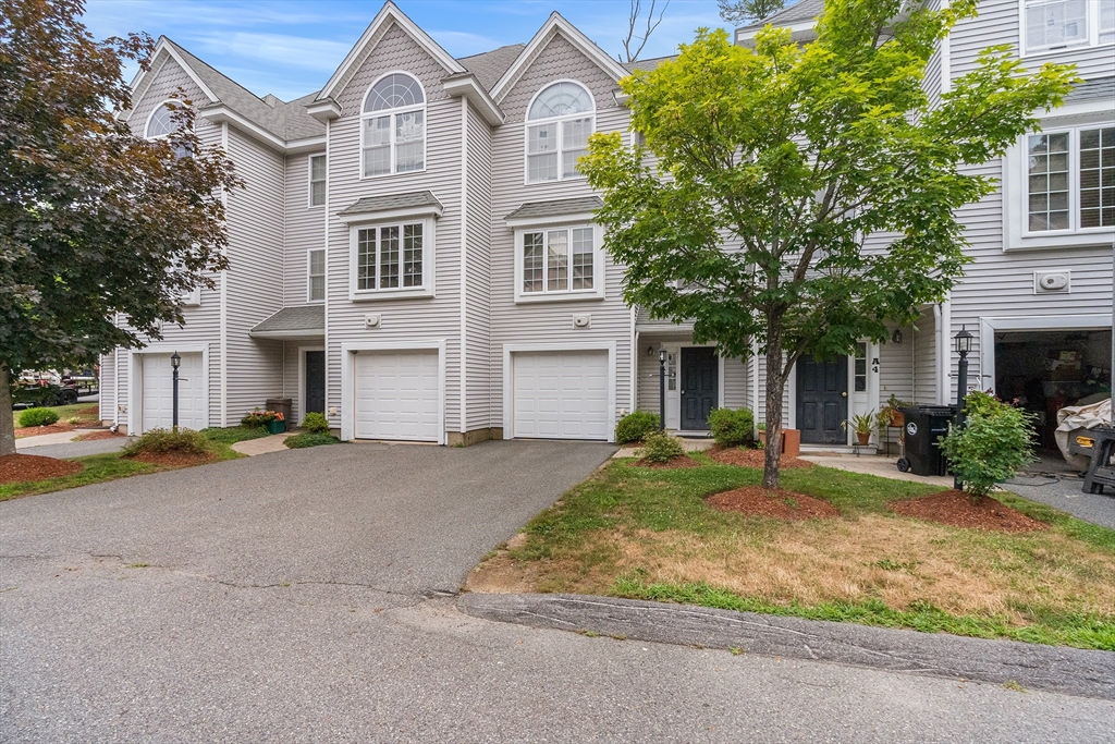 100 Nutting Rd, Westford, Massachusetts, 2 Bedrooms Bedrooms, 5 Rooms Rooms,1.5 BathroomsBathrooms,Residential,For Sale,Nutting Rd,73545633