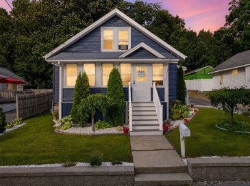 42 Volkmar Rd, Worcester, Massachusetts, 3 Bedrooms Bedrooms, 6 Rooms Rooms,2 BathroomsBathrooms,Residential,For Sale,Volkmar Rd,73545422