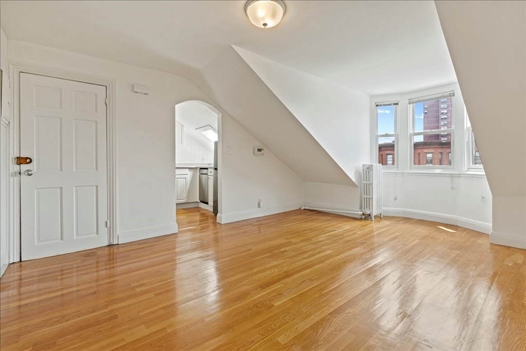 619 Tremont St, Boston, Massachusetts, 1 Bedroom Bedrooms, 3 Rooms Rooms,1 BathroomBathrooms,Residential Lease,For Rent,Tremont St,73545668