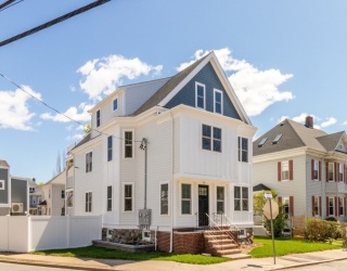 59 - 61 Wellington St, Waltham, Massachusetts, 2 Bedrooms Bedrooms, 6 Rooms Rooms,2 BathroomsBathrooms,Residential,For Sale,Wellington St,73545430