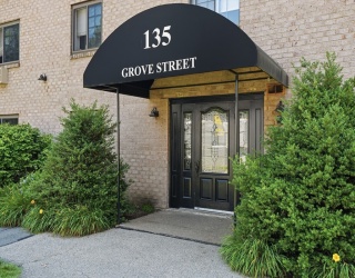 135 Grove St, Rockland, Massachusetts, 2 Bedrooms Bedrooms, 4 Rooms Rooms,1 BathroomBathrooms,Residential,For Sale,Grove St,73545423
