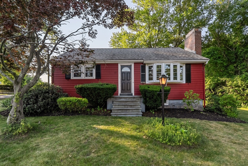 17 Scott Ave, Burlington, Massachusetts, 3 Bedrooms Bedrooms, 9 Rooms Rooms,2 BathroomsBathrooms,Residential Lease,For Rent,Scott Ave,73545446