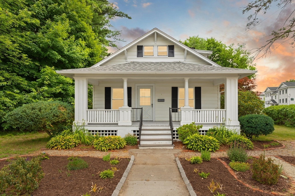 484 Groveland St, Haverhill, Massachusetts, 3 Bedrooms Bedrooms, 6 Rooms Rooms,1 BathroomBathrooms,Residential,For Sale,Groveland St,73545589