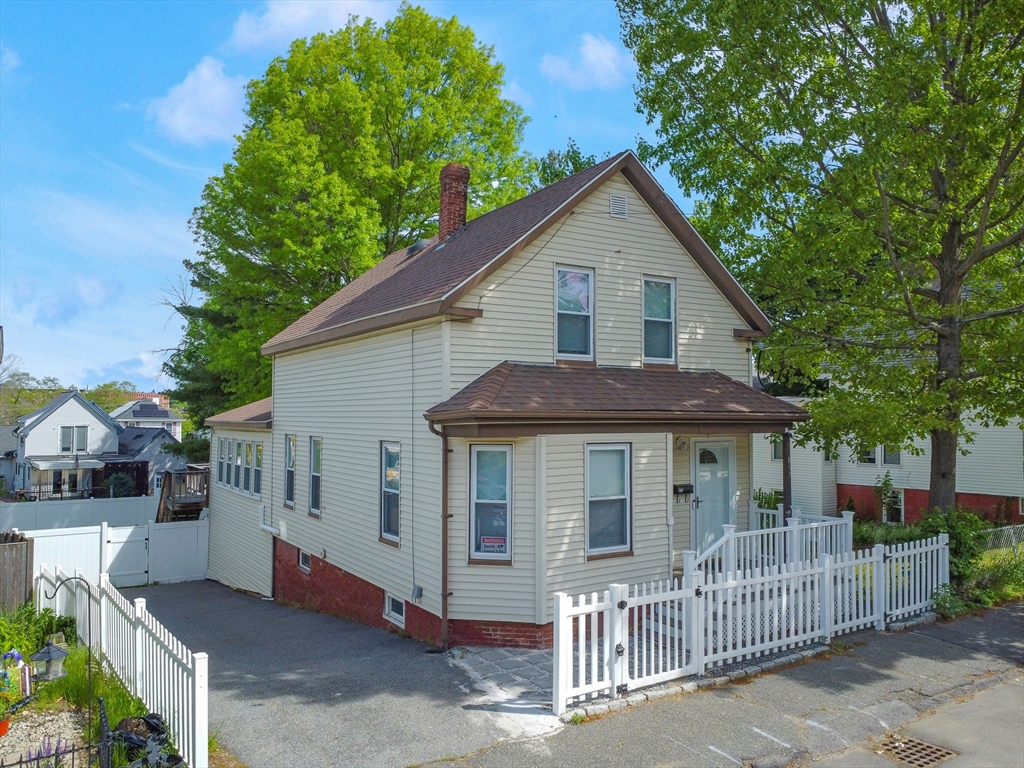 157 S Pleasant St, Haverhill, Massachusetts, 3 Bedrooms Bedrooms, 7 Rooms Rooms,1.5 BathroomsBathrooms,Residential,For Sale,S Pleasant St,73524562