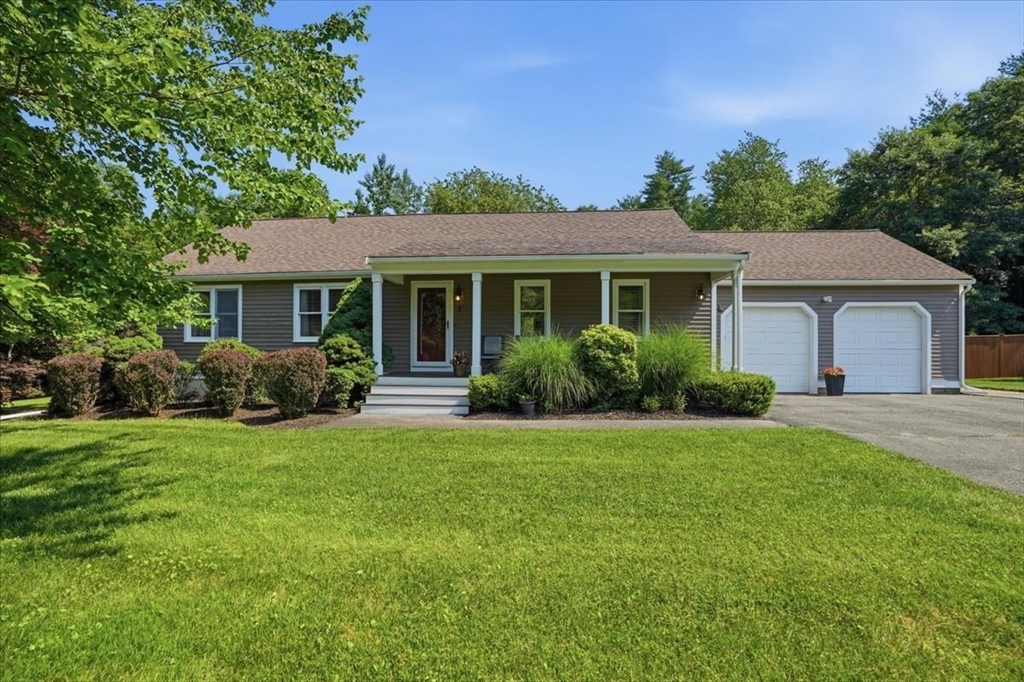 1 Hawthorne St, Lakeville, Massachusetts, 3 Bedrooms Bedrooms, 6 Rooms Rooms,3 BathroomsBathrooms,Residential,For Sale,Hawthorne St,73545416