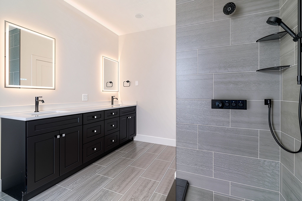 50 Crescent Ave, Boston, Massachusetts, 3 Bedrooms Bedrooms, 4 Rooms Rooms,2 BathroomsBathrooms,Residential Lease,For Rent,Crescent Ave,73545523